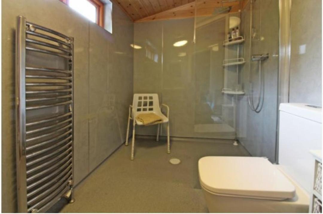 Astbury Falls Luxury Retreats Eardington Eksteriør billede